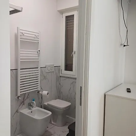 Orchidea Stazione ゲストハウス ボローニャ